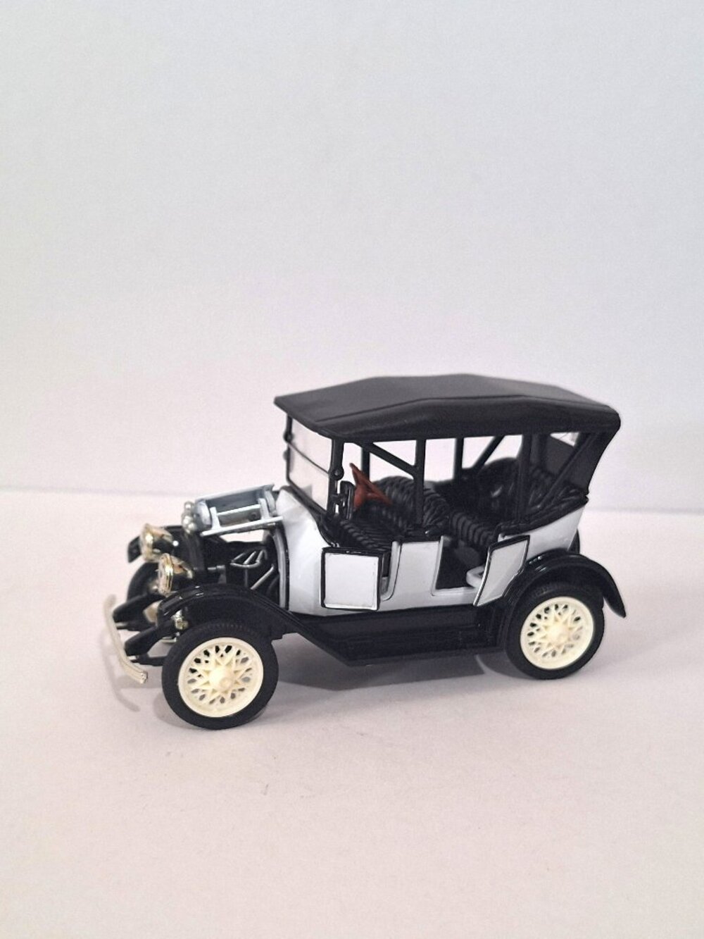 1915 Chevrolet By NewRay